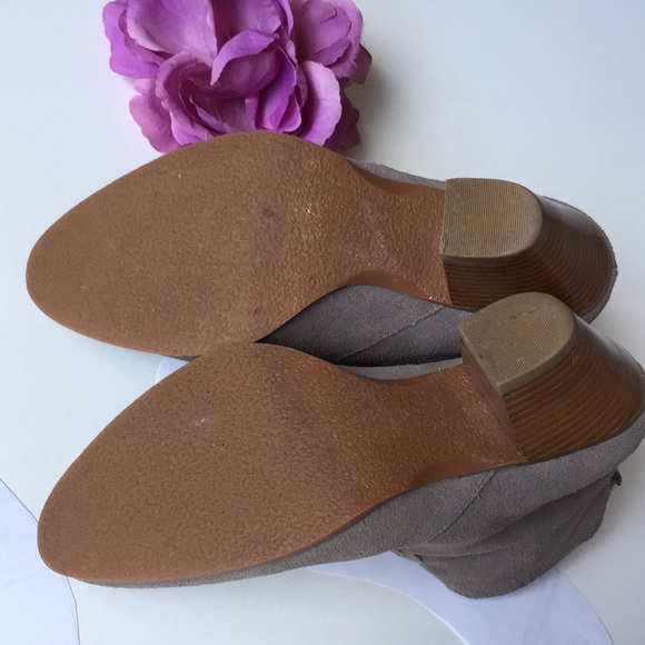 TESORI Raven Suede Ankle Booties Size 6 - Picture 8 of 8